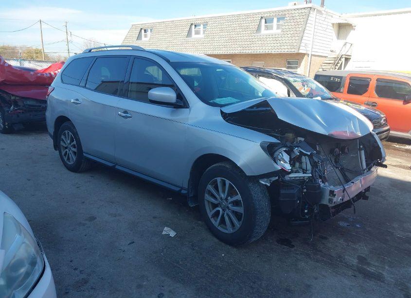 2016 Nissan Pathfinder SV (VIN 5N1AR2MN1GC662640) main photo