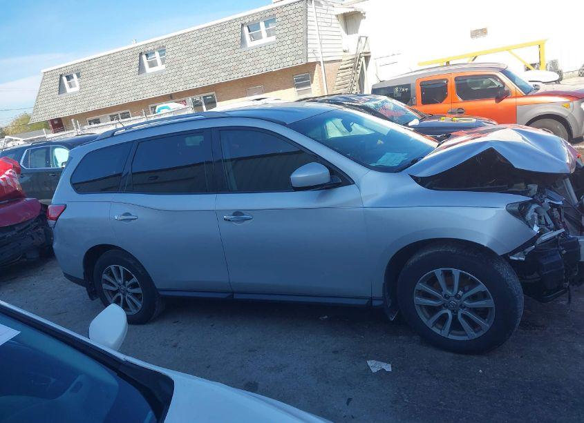 Photo 14 of 2016 Nissan Pathfinder SV (VIN 5N1AR2MN1GC662640)