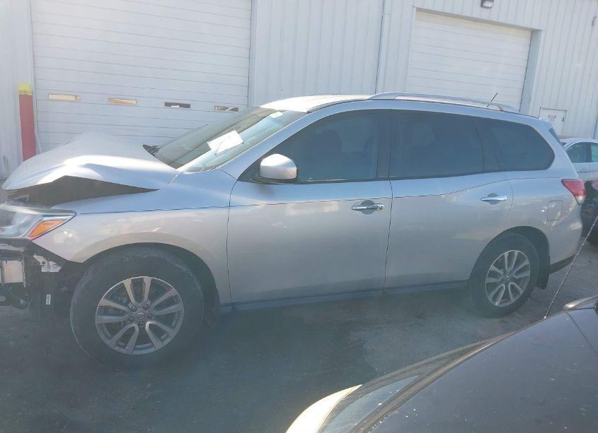 Photo 15 of 2016 Nissan Pathfinder SV (VIN 5N1AR2MN1GC662640)