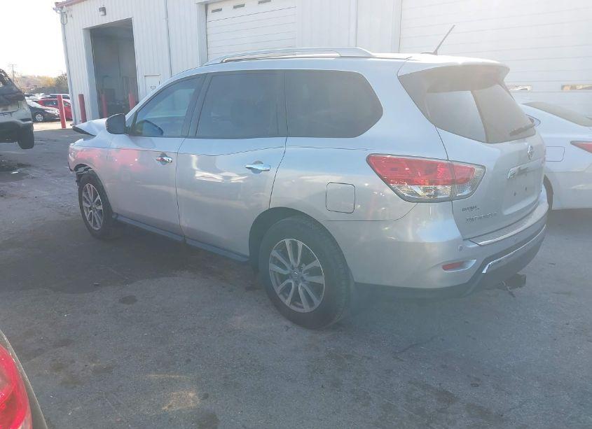 Photo 3 of 2016 Nissan Pathfinder SV (VIN 5N1AR2MN1GC662640)