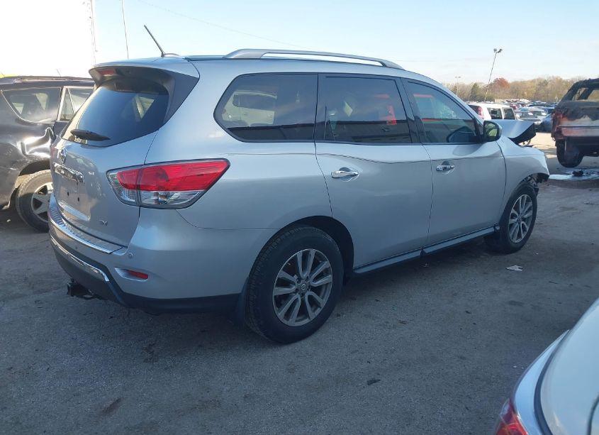 Photo 4 of 2016 Nissan Pathfinder SV (VIN 5N1AR2MN1GC662640)