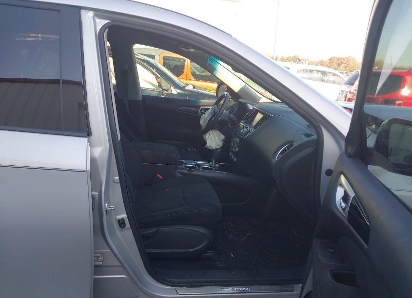 Photo 5 of 2016 Nissan Pathfinder SV (VIN 5N1AR2MN1GC662640)