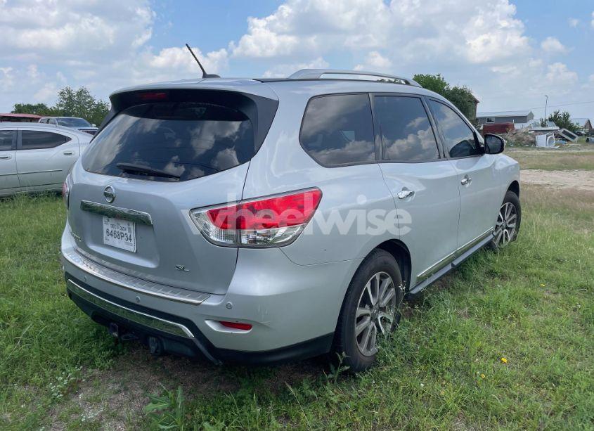 Photo 4 of 2013 Nissan Pathfinder SL (VIN 5N1AR2MN2DC638004)