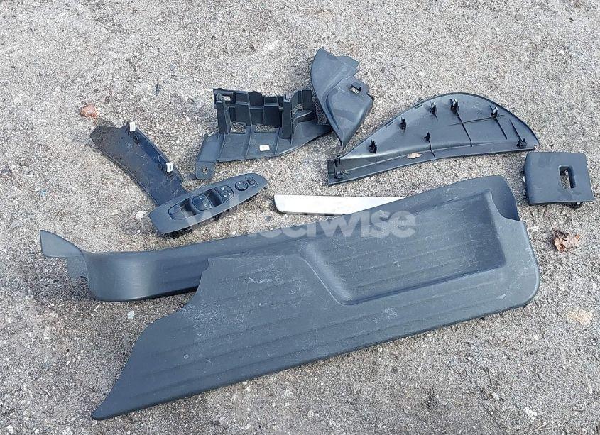 Photo 12 of 2013 Nissan Pathfinder SV (VIN 5N1AR2MN2DC650590)