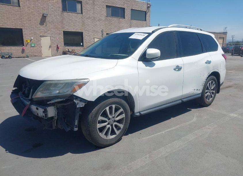 Photo 2 of 2013 Nissan Pathfinder SV (VIN 5N1AR2MN2DC657541)