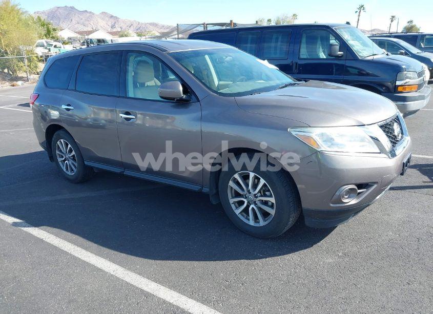 2014 Nissan Pathfinder S (VIN 5N1AR2MN2EC710546) main photo