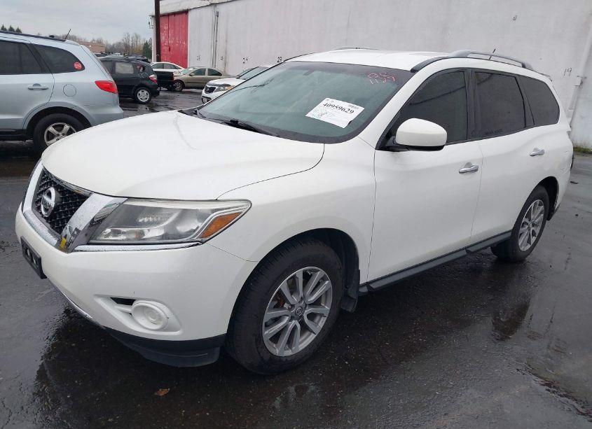 Photo 2 of 2014 Nissan Pathfinder SV (VIN 5N1AR2MN2EC728884)