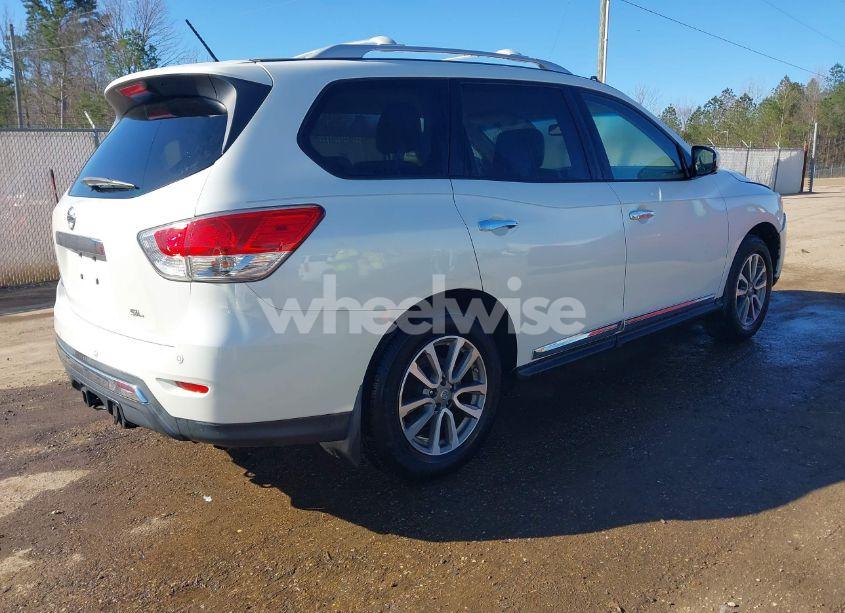 Photo 4 of 2015 Nissan Pathfinder SL (VIN 5N1AR2MN2FC653914)