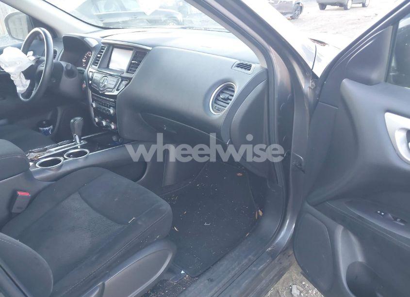 Photo 5 of 2016 Nissan Pathfinder SV (VIN 5N1AR2MN2GC666714)