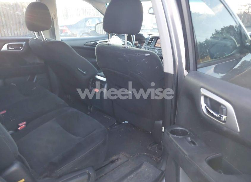 Photo 8 of 2016 Nissan Pathfinder SV (VIN 5N1AR2MN2GC666714)