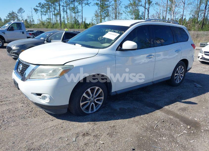 Photo 2 of 2013 Nissan Pathfinder SV (VIN 5N1AR2MN3DC645978)