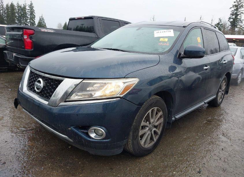 Photo 2 of 2014 Nissan Pathfinder SV (VIN 5N1AR2MN3EC681980)