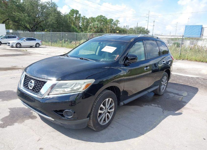 Photo 2 of 2013 Nissan Pathfinder SV (VIN 5N1AR2MN4DC600810)