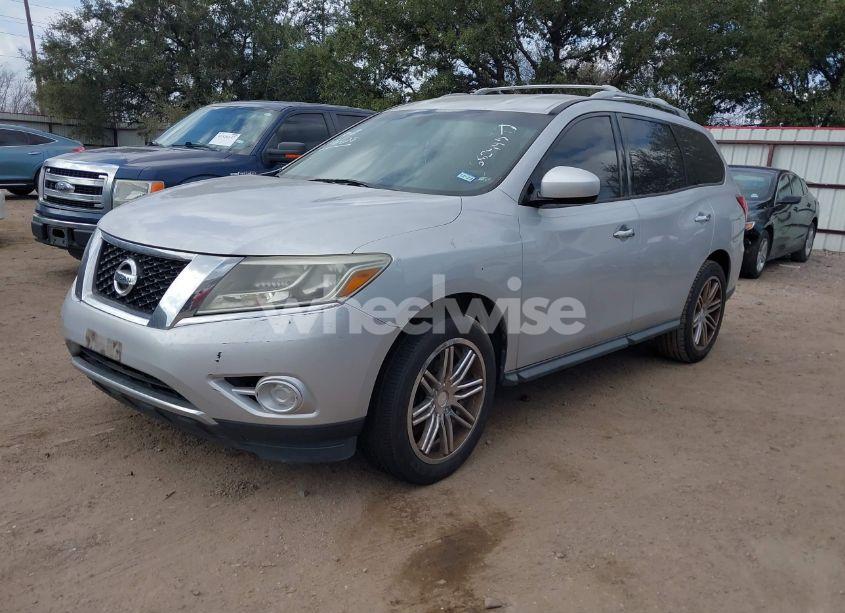 Photo 2 of 2013 Nissan Pathfinder SV (VIN 5N1AR2MN4DC662997)
