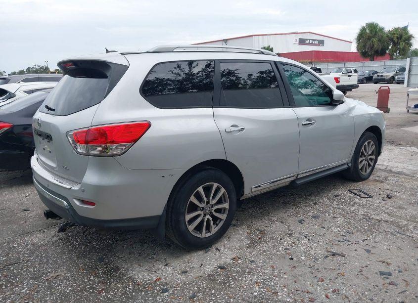 Photo 4 of 2014 Nissan Pathfinder SL (VIN 5N1AR2MN4EC646123)