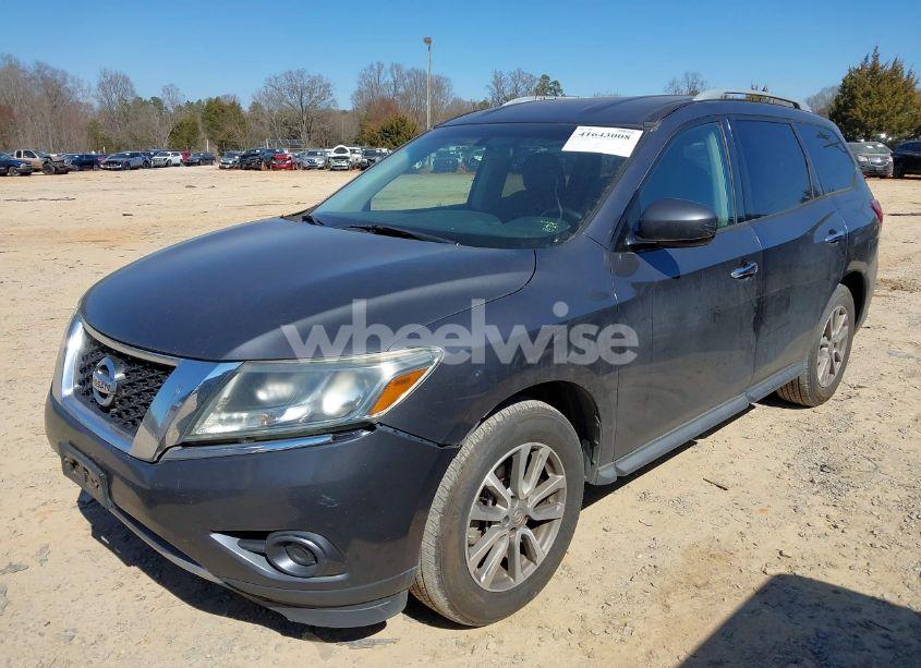 Photo 2 of 2014 Nissan Pathfinder SV (VIN 5N1AR2MN4EC652116)