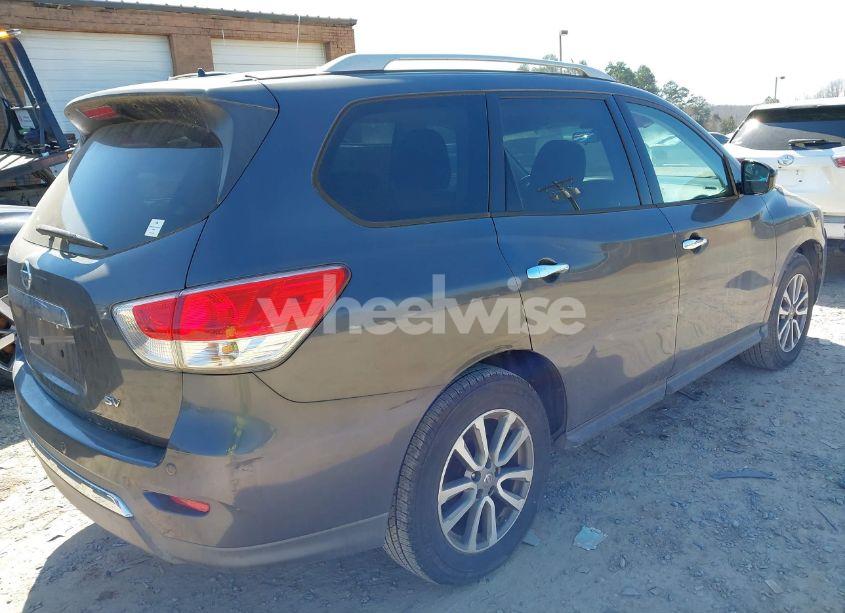 Photo 4 of 2014 Nissan Pathfinder SV (VIN 5N1AR2MN4EC652116)