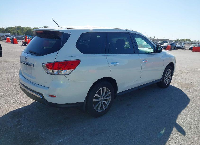 Photo 4 of 2014 Nissan Pathfinder S (VIN 5N1AR2MN4EC700293)