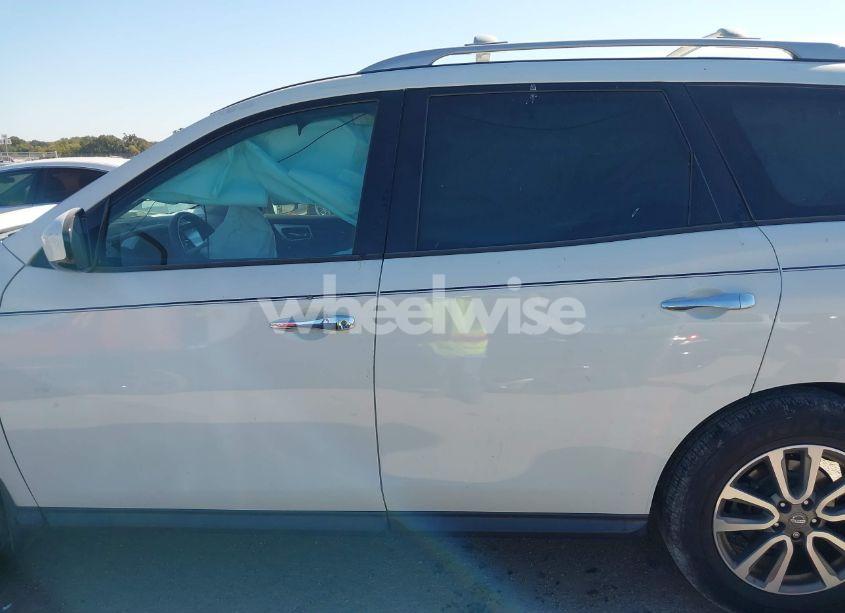 Photo 13 of 2015 Nissan Pathfinder S (VIN 5N1AR2MN4FC679477)