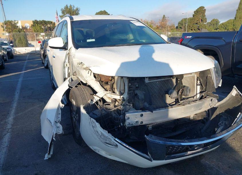 2015 Nissan Pathfinder S (VIN 5N1AR2MN4FC681536) main photo