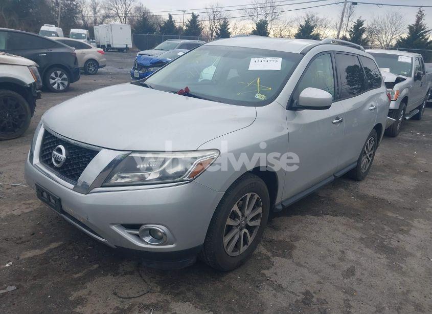 Photo 2 of 2016 Nissan Pathfinder (VIN 5N1AR2MN4GC610791)
