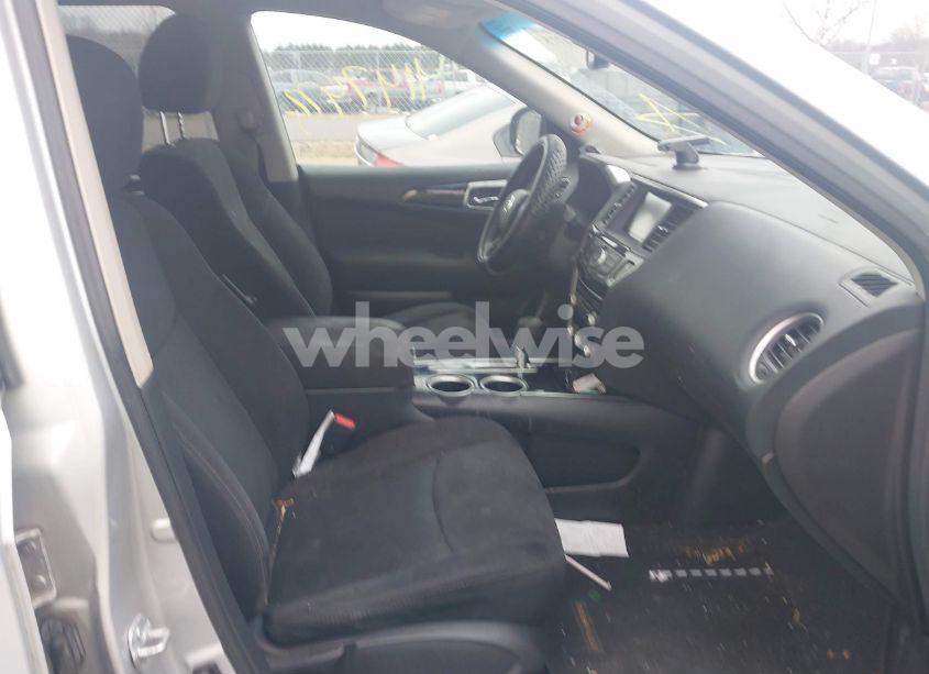 Photo 5 of 2016 Nissan Pathfinder (VIN 5N1AR2MN4GC610791)