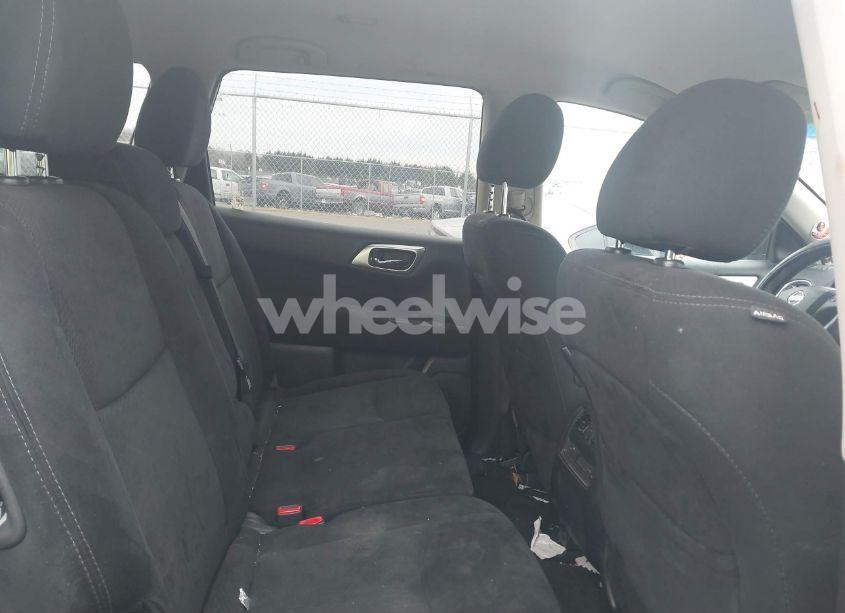 Photo 8 of 2016 Nissan Pathfinder (VIN 5N1AR2MN4GC610791)