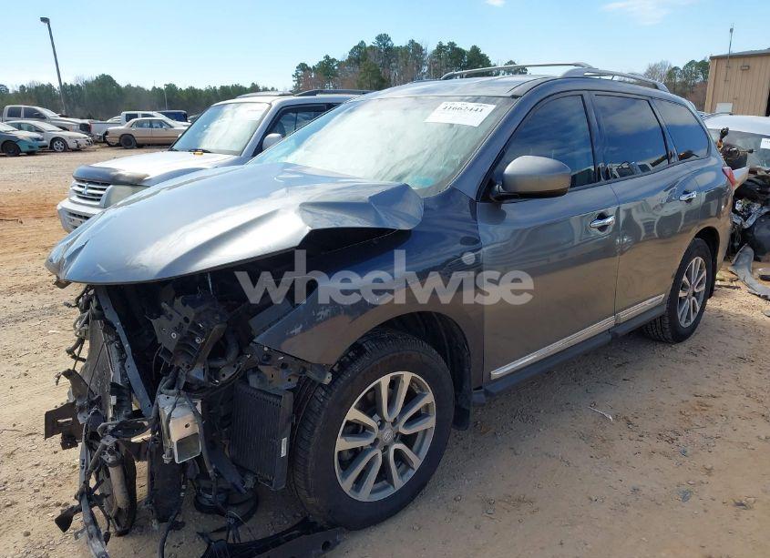 Photo 2 of 2016 Nissan Pathfinder SL (VIN 5N1AR2MN4GC613089)