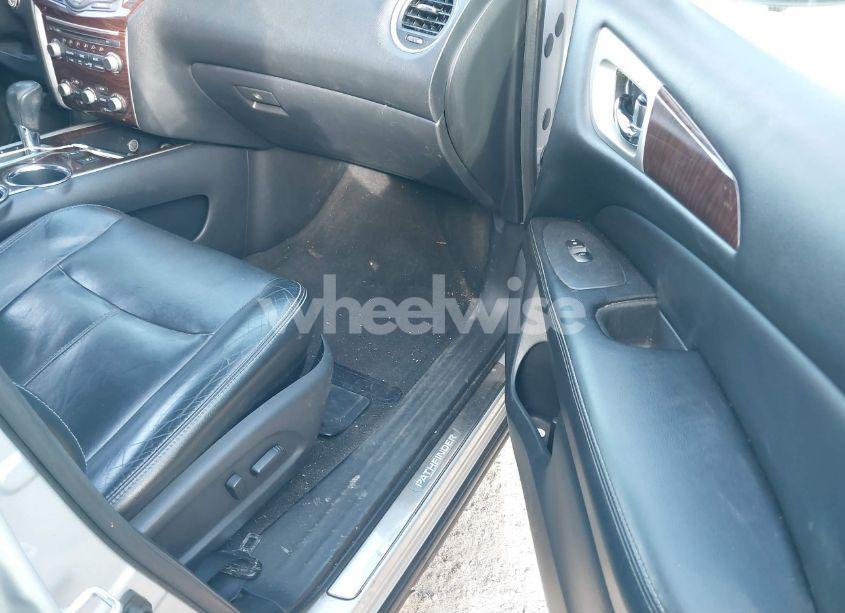 Photo 5 of 2013 Nissan Pathfinder SL (VIN 5N1AR2MN5DC614926)