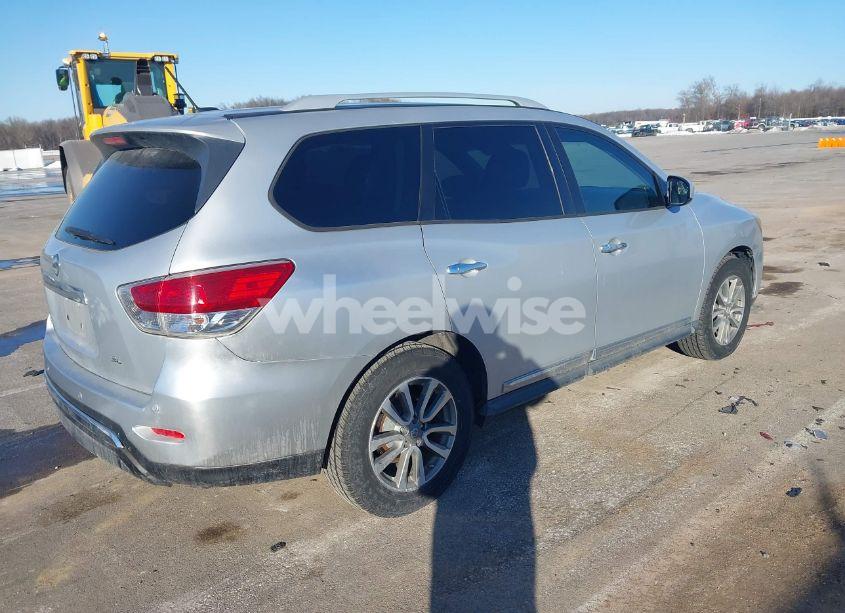 Photo 4 of 2014 Nissan Pathfinder SL (VIN 5N1AR2MN5EC621800)
