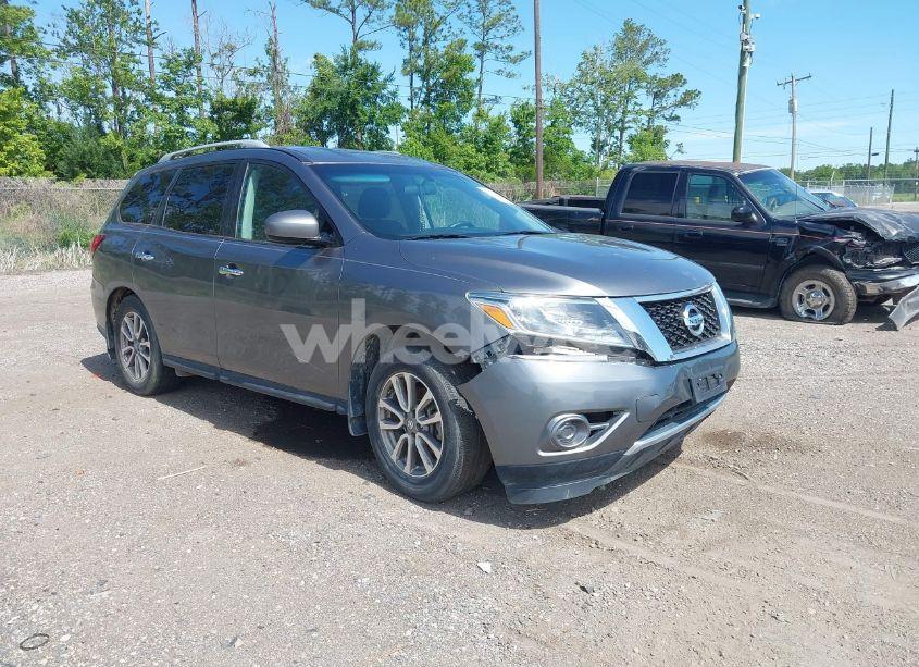2015 Nissan Pathfinder S (VIN 5N1AR2MN5FC702068) main photo