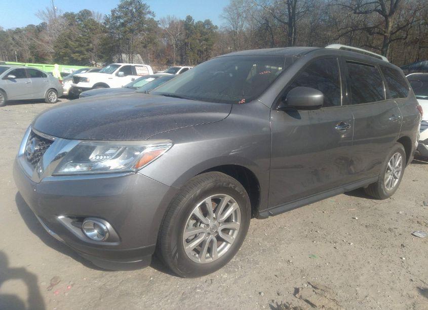 Photo 2 of 2016 Nissan Pathfinder SV (VIN 5N1AR2MN5GC634338)