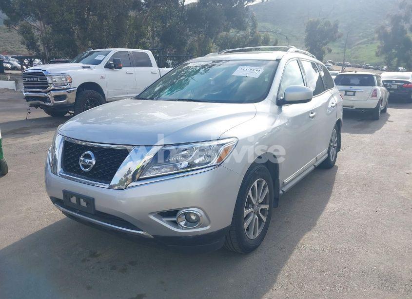 Photo 2 of 2016 Nissan Pathfinder SL (VIN 5N1AR2MN5GC648384)