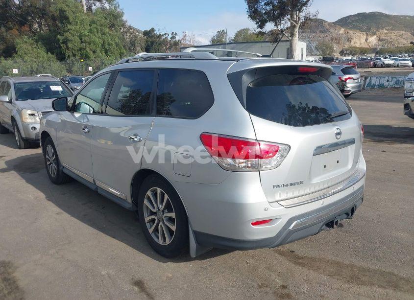 Photo 3 of 2016 Nissan Pathfinder SL (VIN 5N1AR2MN5GC648384)