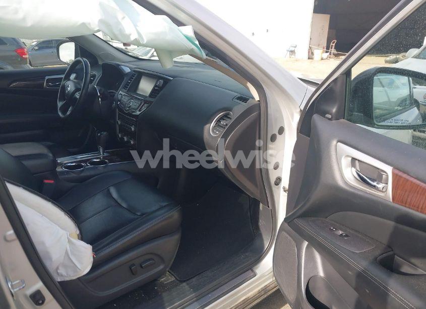 Photo 5 of 2016 Nissan Pathfinder SL (VIN 5N1AR2MN5GC648384)