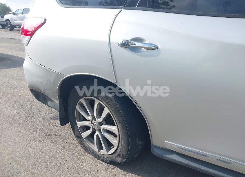 Photo 6 of 2016 Nissan Pathfinder SL (VIN 5N1AR2MN5GC648384)