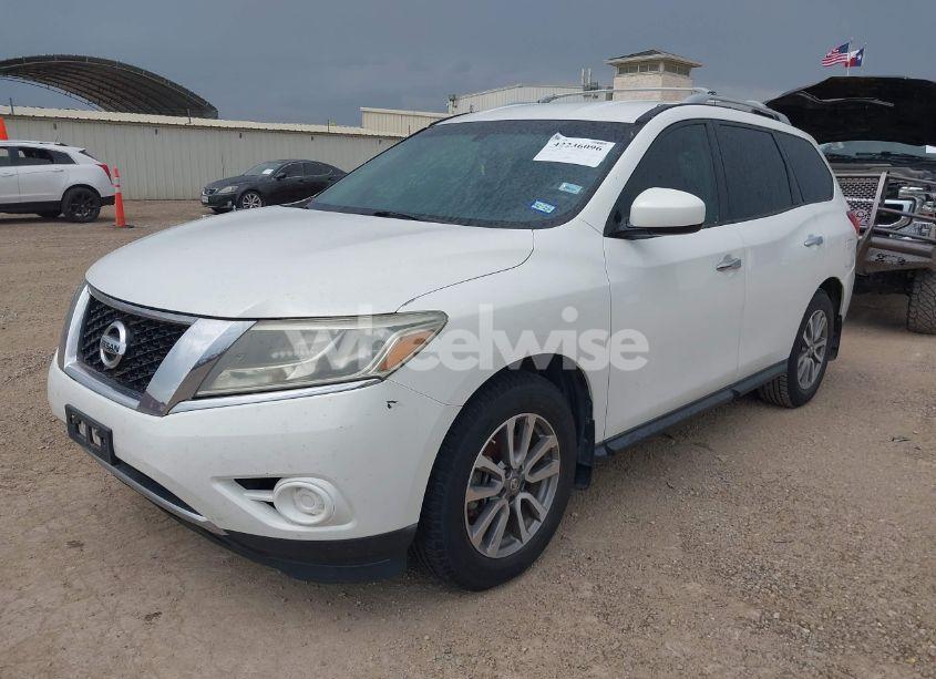 Photo 2 of 2014 Nissan Pathfinder SV (VIN 5N1AR2MN6EC685974)
