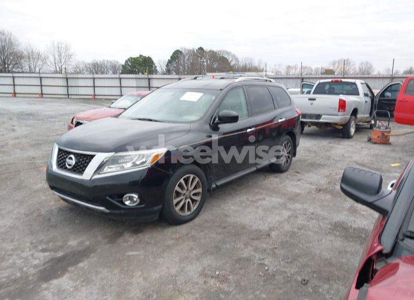 Photo 2 of 2015 Nissan Pathfinder SV (VIN 5N1AR2MN6FC602125)