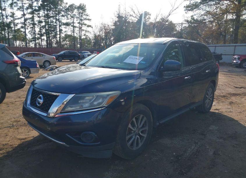 Photo 2 of 2015 Nissan Pathfinder S (VIN 5N1AR2MN6FC620611)