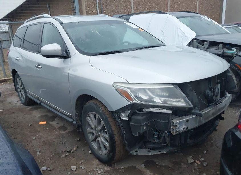2016 Nissan Pathfinder SL (VIN 5N1AR2MN6GC613613) main photo