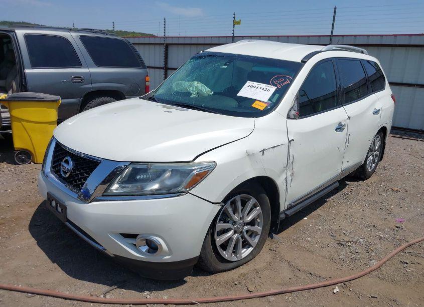 Photo 2 of 2016 Nissan Pathfinder SL (VIN 5N1AR2MN6GC656803)