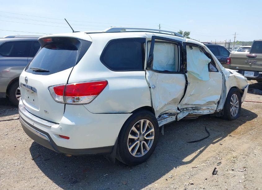 Photo 4 of 2016 Nissan Pathfinder SL (VIN 5N1AR2MN6GC656803)