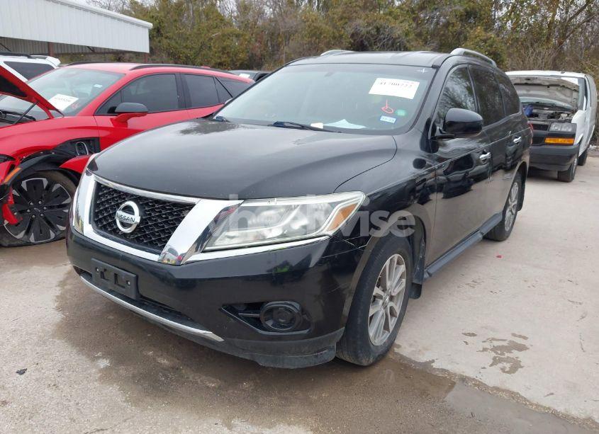 Photo 2 of 2014 Nissan Pathfinder SV (VIN 5N1AR2MN7EC645533)