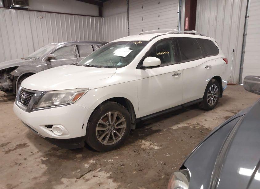 Photo 2 of 2014 Nissan Pathfinder SV (VIN 5N1AR2MN7EC668634)