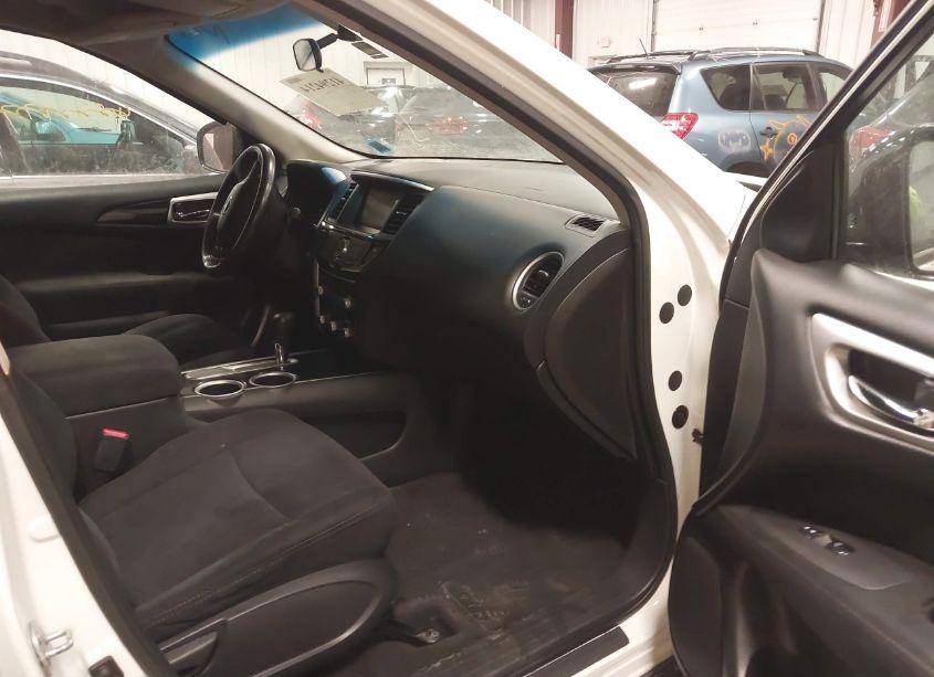 Photo 5 of 2014 Nissan Pathfinder SV (VIN 5N1AR2MN7EC668634)