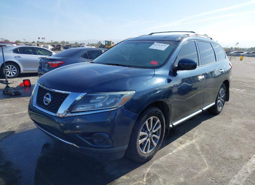 Photo 2 of 2014 Nissan Pathfinder SV (VIN 5N1AR2MN7EC727469)
