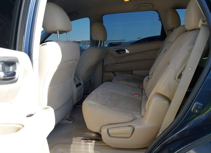 Photo 8 of 2014 Nissan Pathfinder SV (VIN 5N1AR2MN7EC727469)