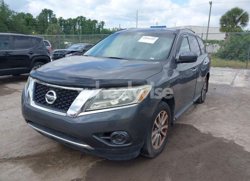 Photo 2 of 2014 Nissan Pathfinder SV (VIN 5N1AR2MN7EC735328)