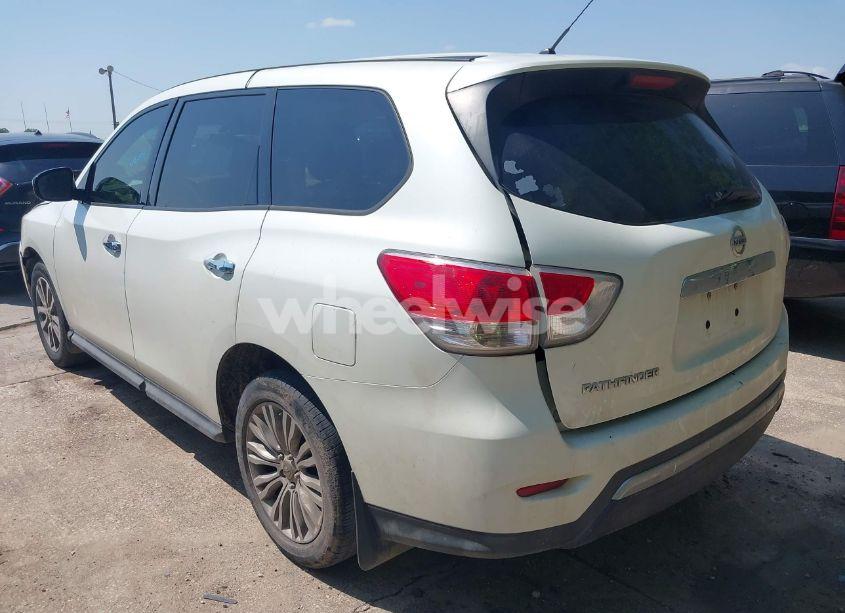 Photo 3 of 2015 Nissan Pathfinder S (VIN 5N1AR2MN7FC613554)