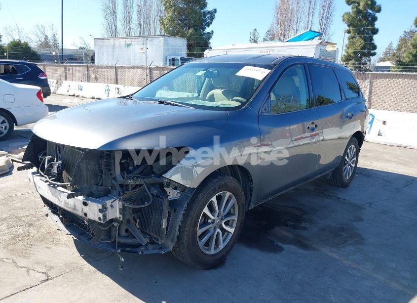 Photo 2 of 2015 Nissan Pathfinder SV (VIN 5N1AR2MN7FC634047)